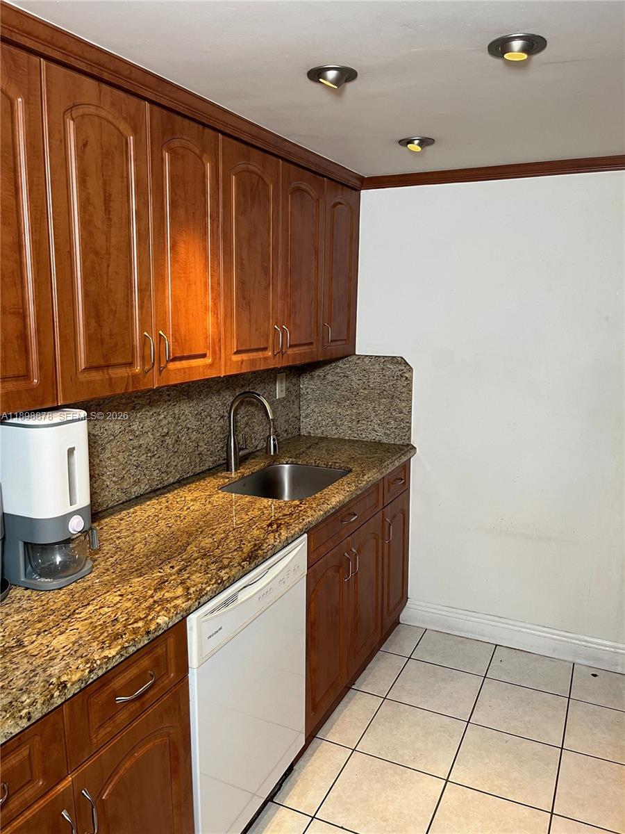 1673 Bay Rd # 405