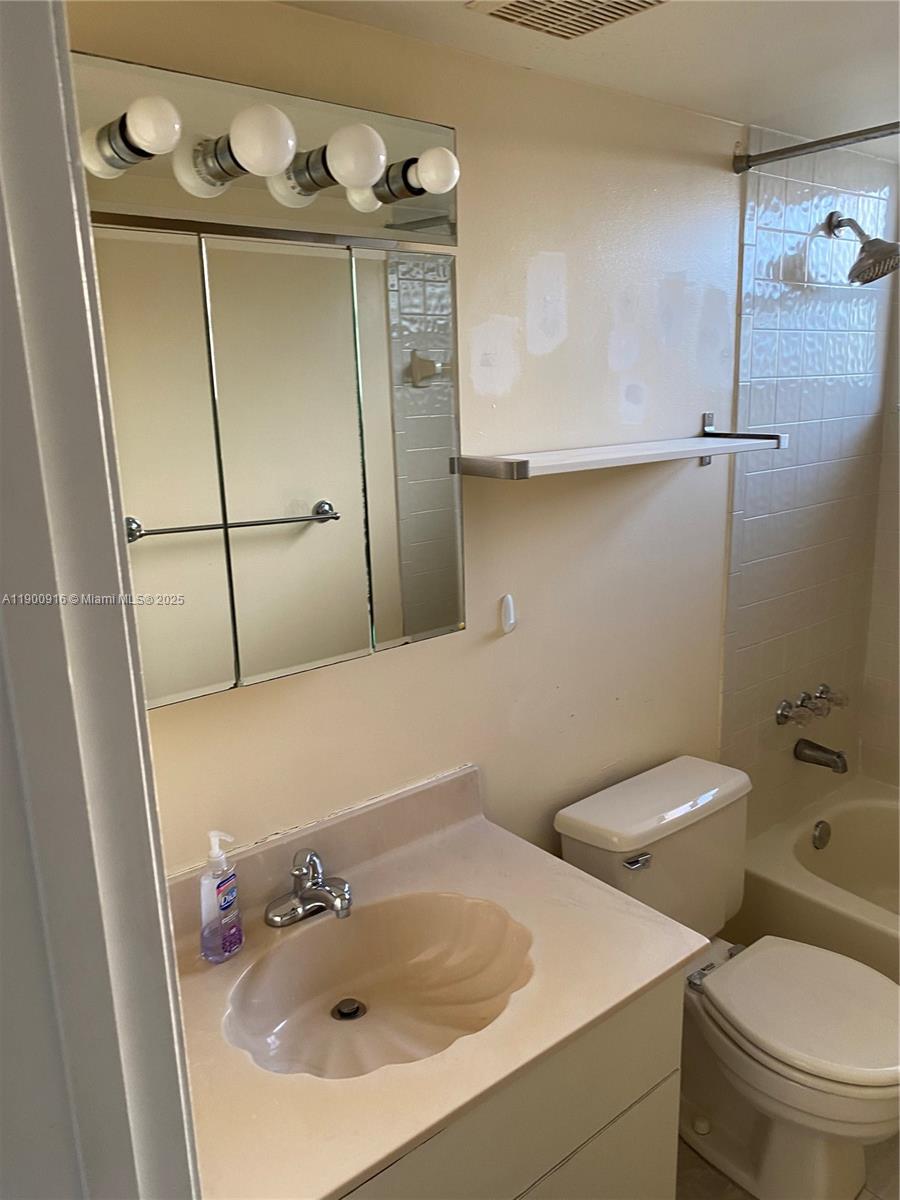 1900 Diana Dr # 3D