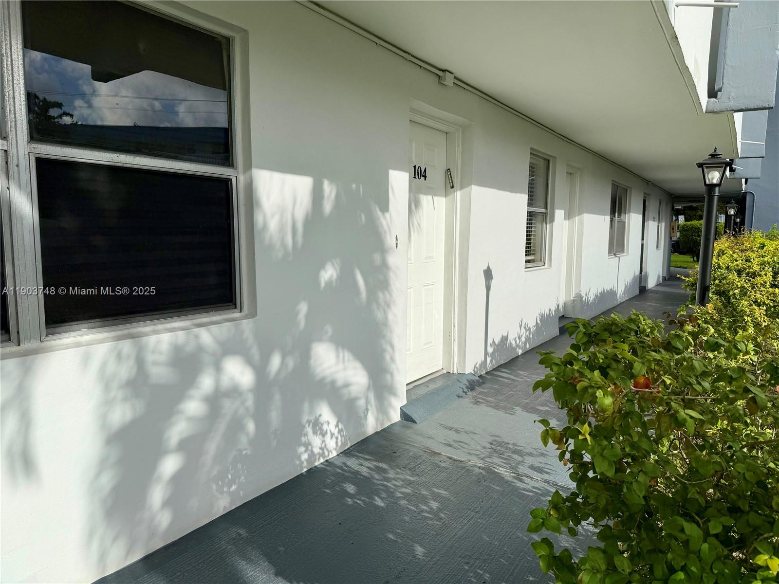 1101 NE 191st St # H104