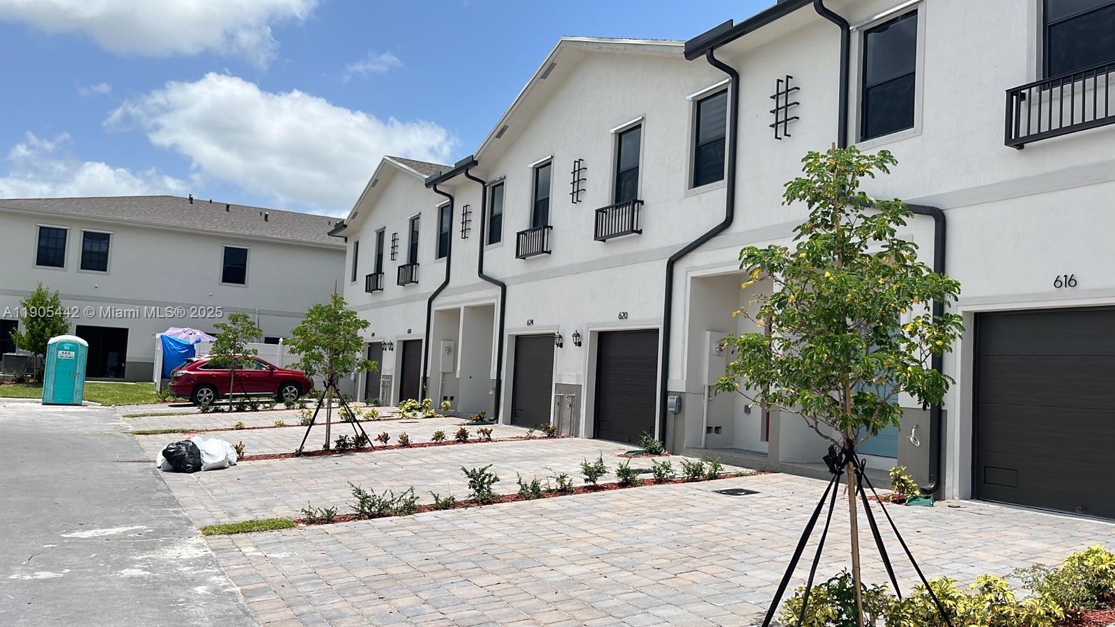 606 SW 12 st