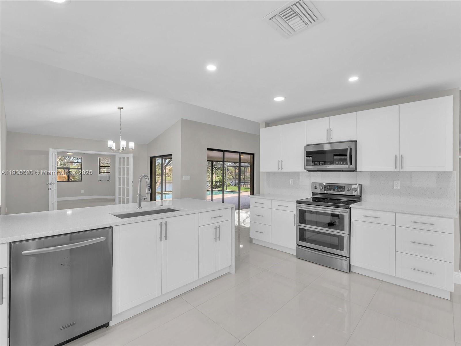 7431 NW 39th St