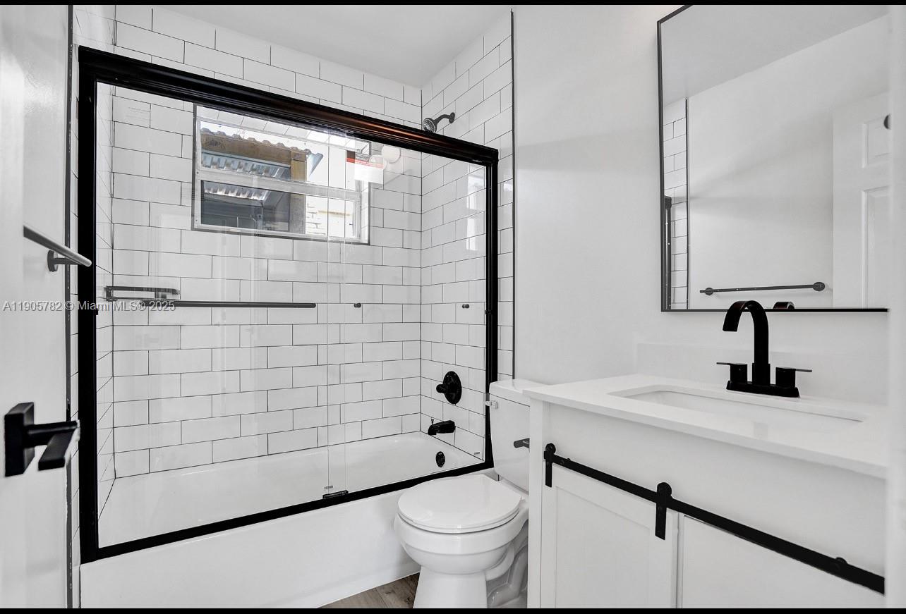 1300 NE 2nd Ave Unit: West