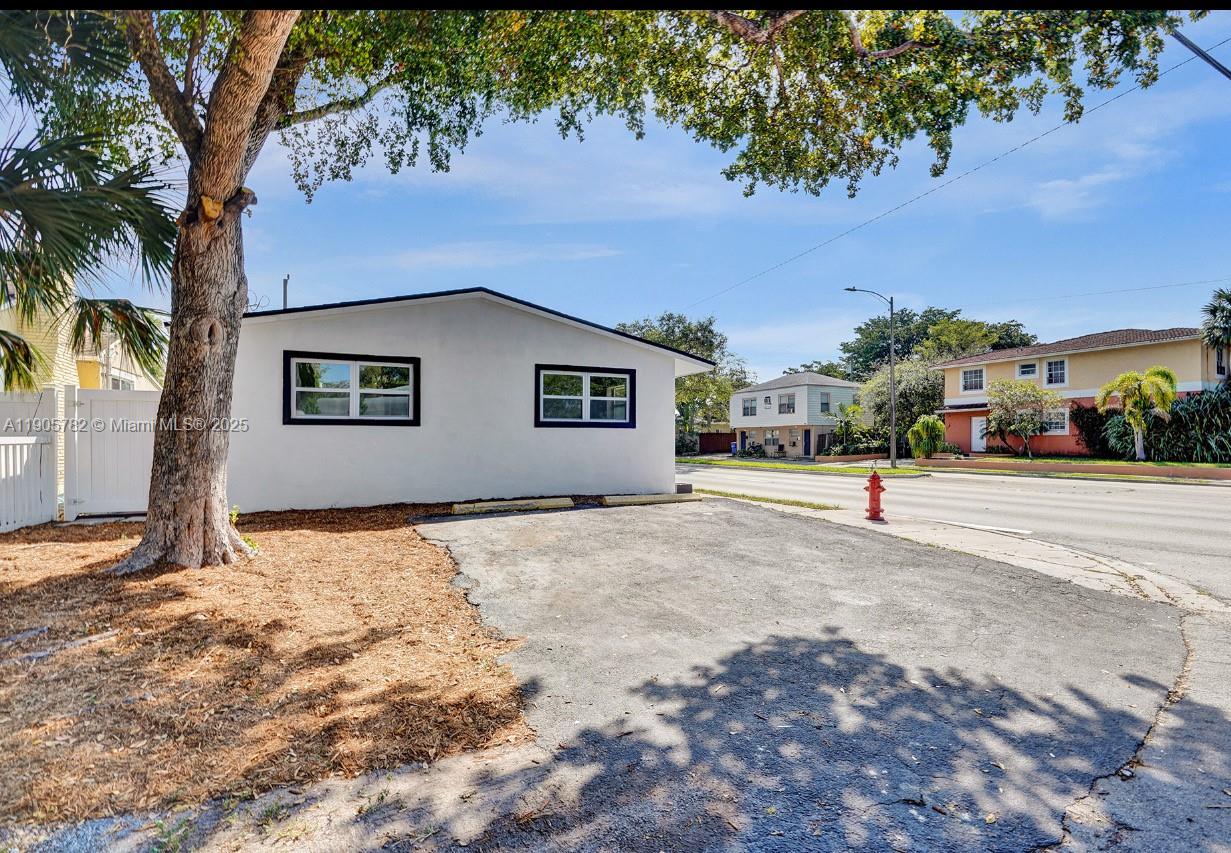 1300 NE 2nd Ave Unit: West