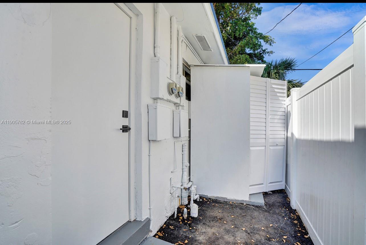 1300 NE 2nd Ave Unit: West