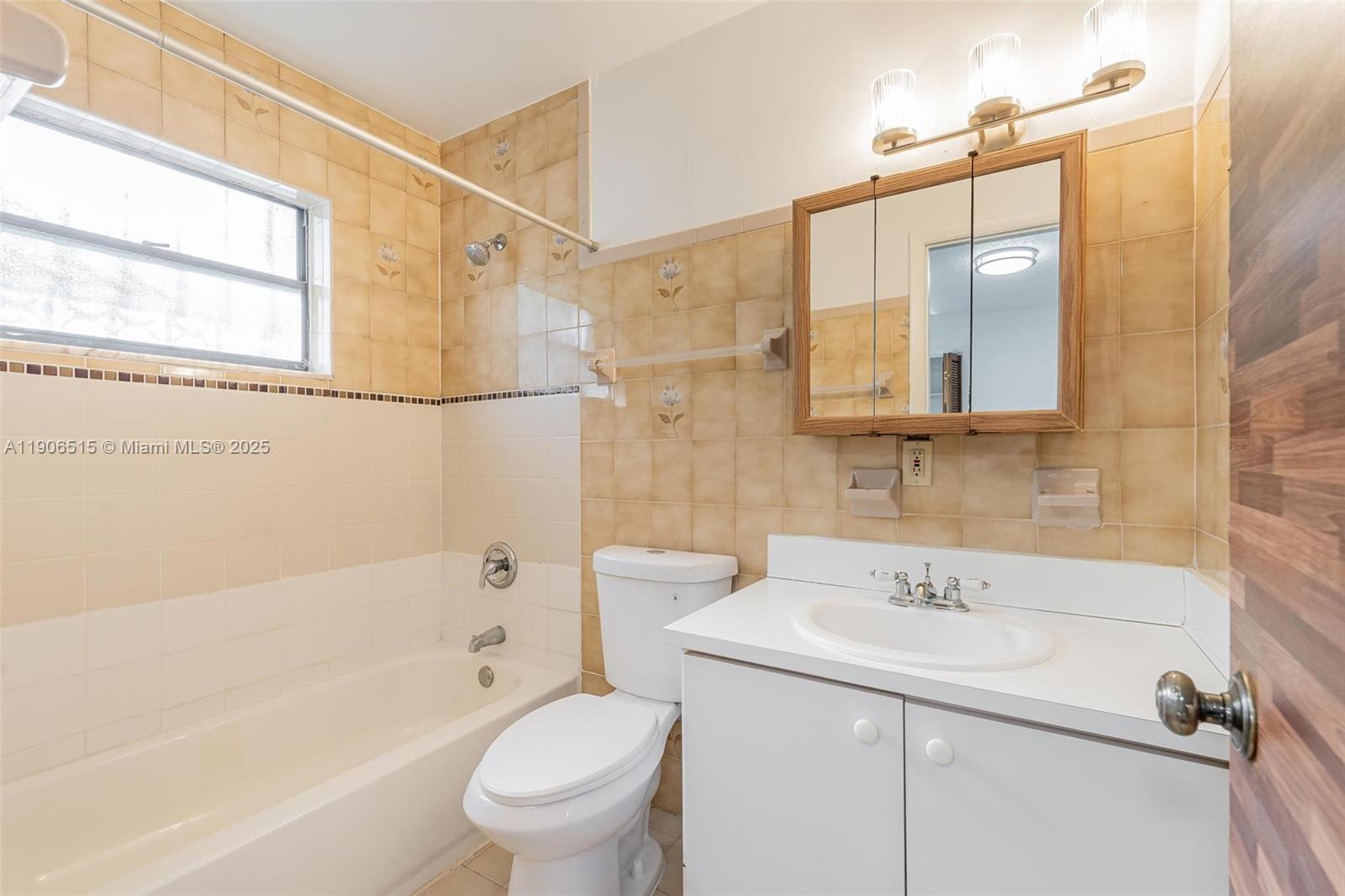 1048 NW 32nd Pl # 1048