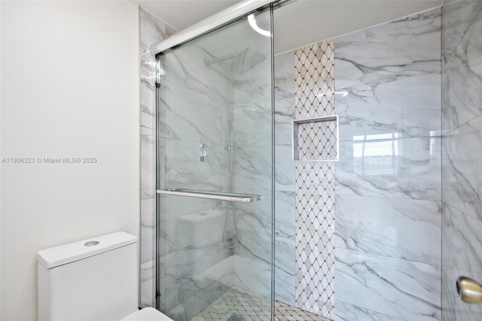 1000 Sain Charles Place # 604