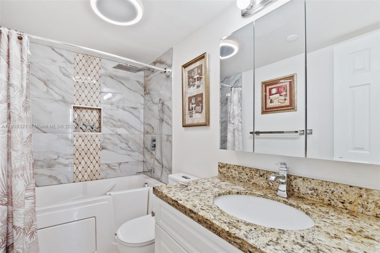 1000 Sain Charles Place # 604