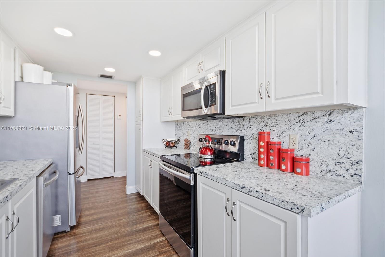 1000 Sain Charles Place # 604