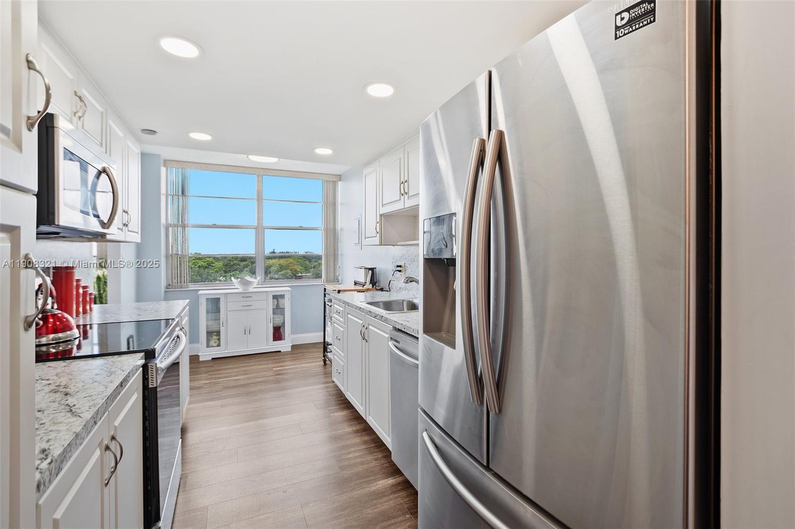 1000 Sain Charles Place # 604