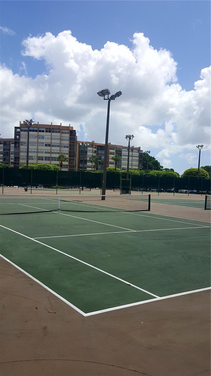 1000 Sain Charles Place # 604