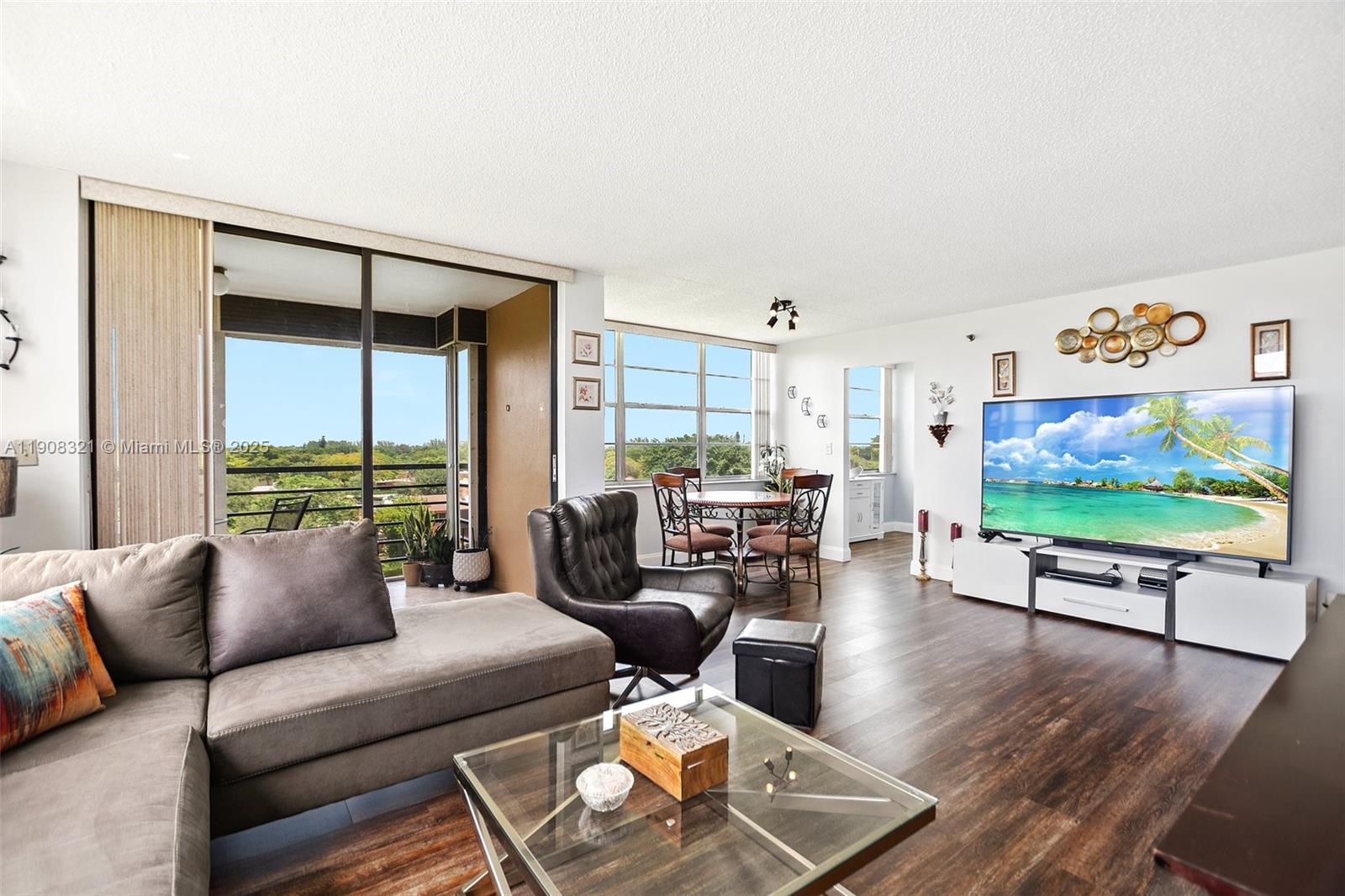 1000 Sain Charles Place # 604