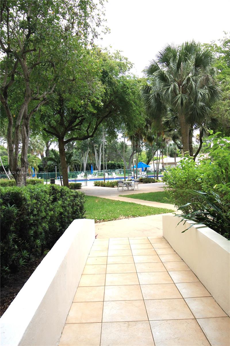 1000 Sain Charles Place # 604