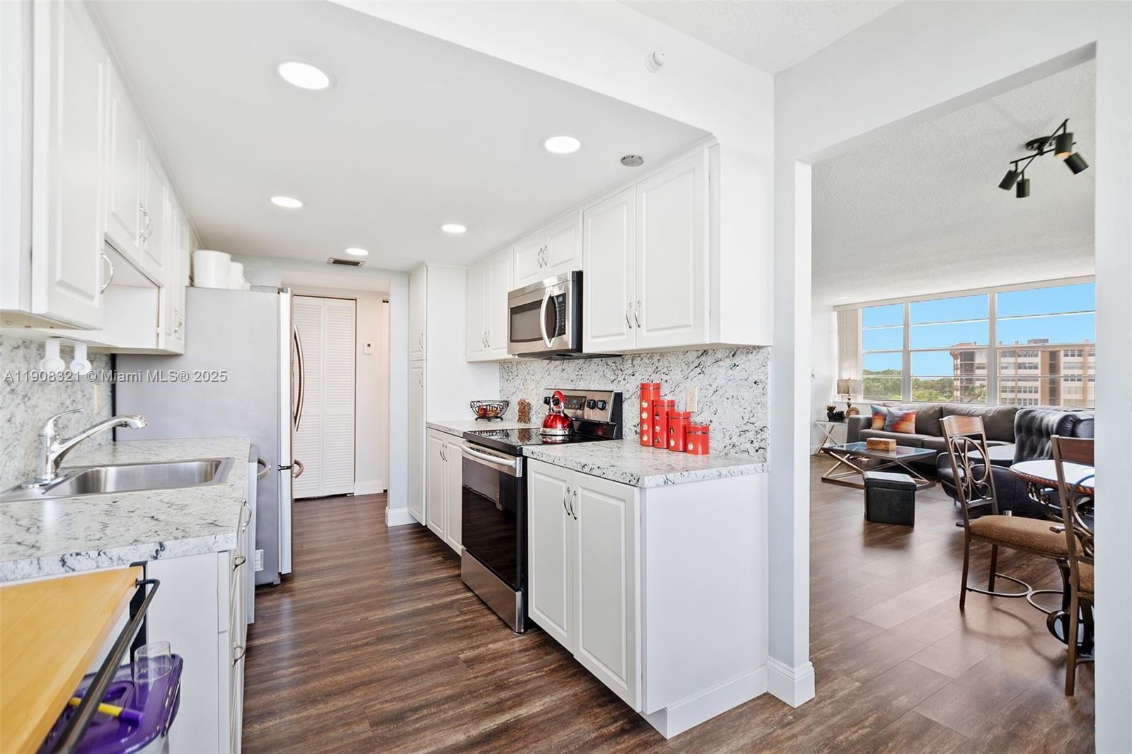 1000 Sain Charles Place # 604