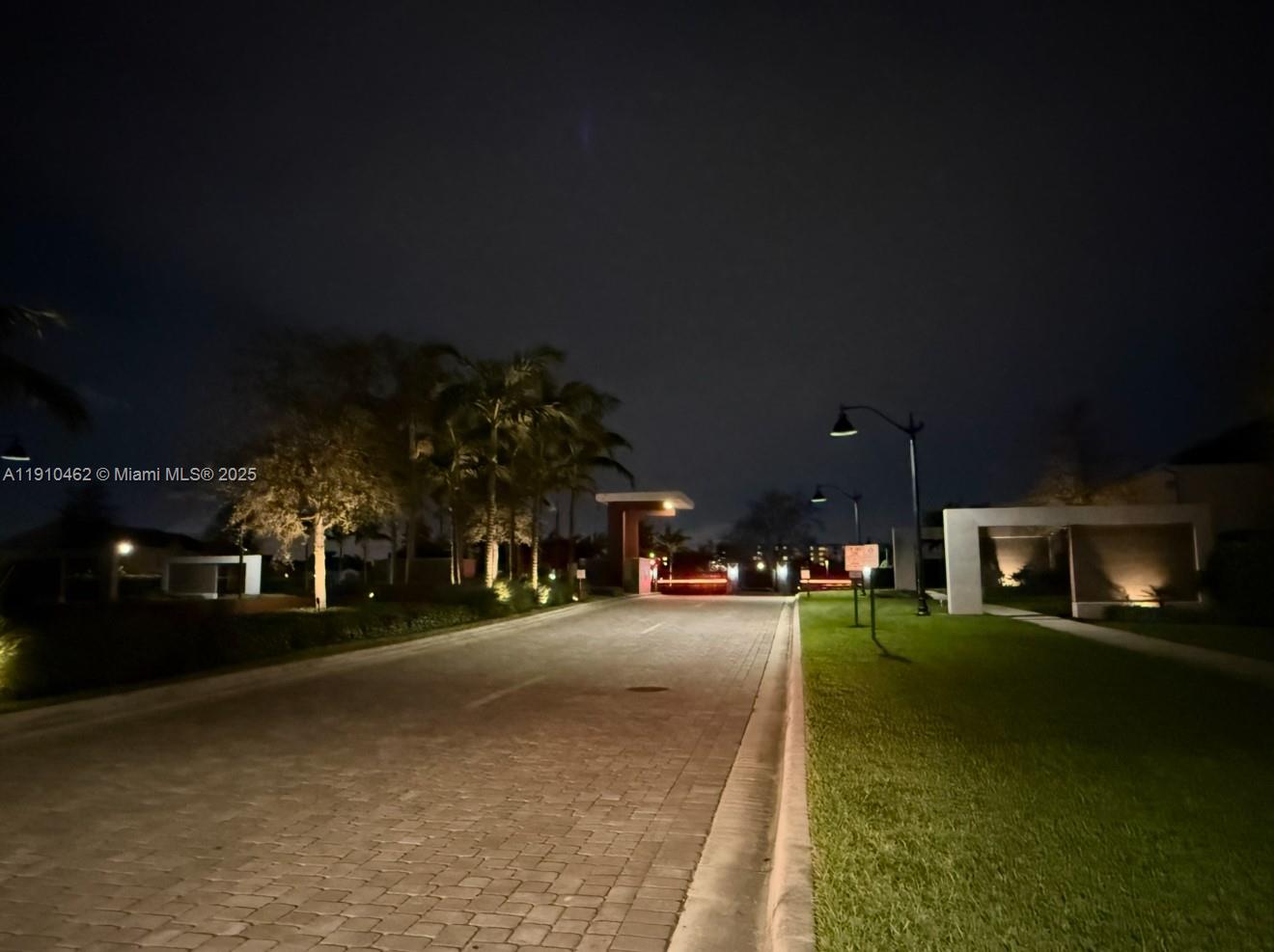 4628 E Pinehurst Trl E