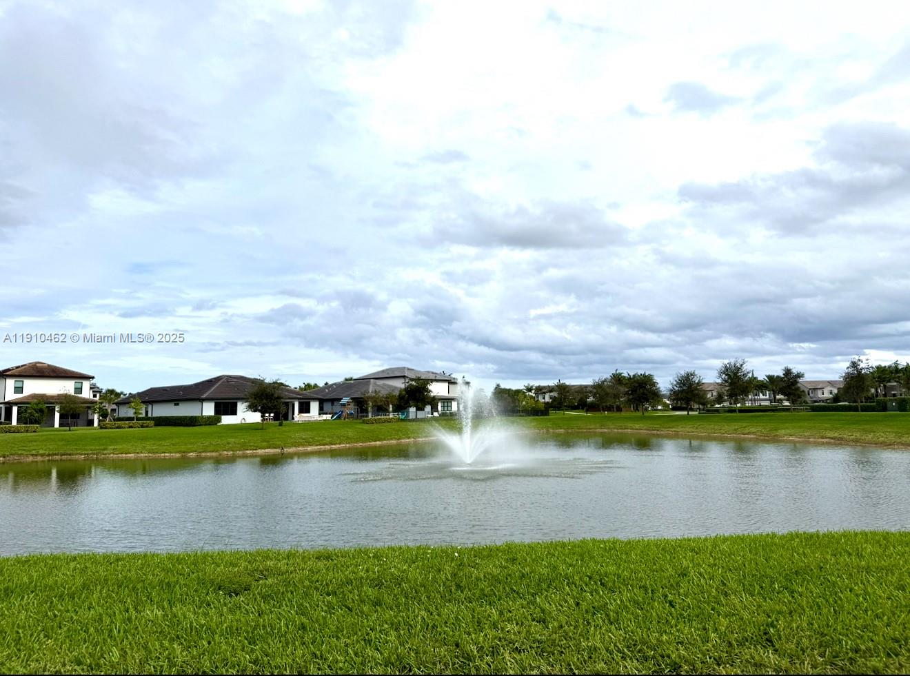 4628 E Pinehurst Trl E