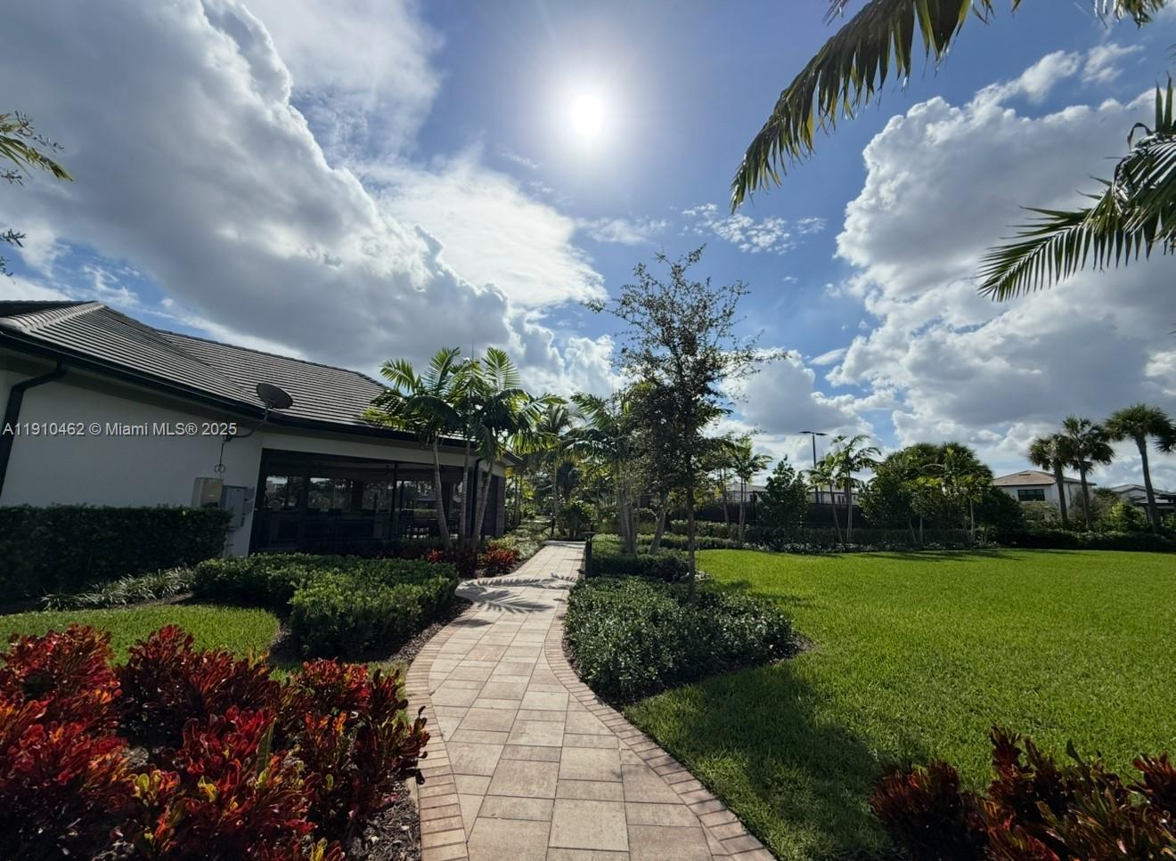 4628 E Pinehurst Trl E