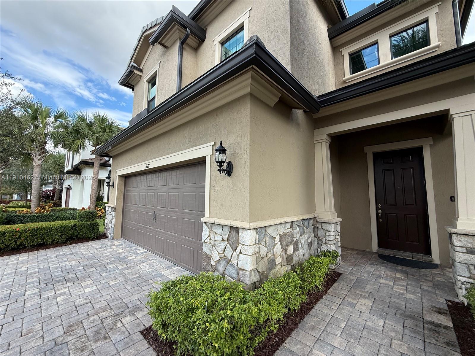 4628 E Pinehurst Trl E