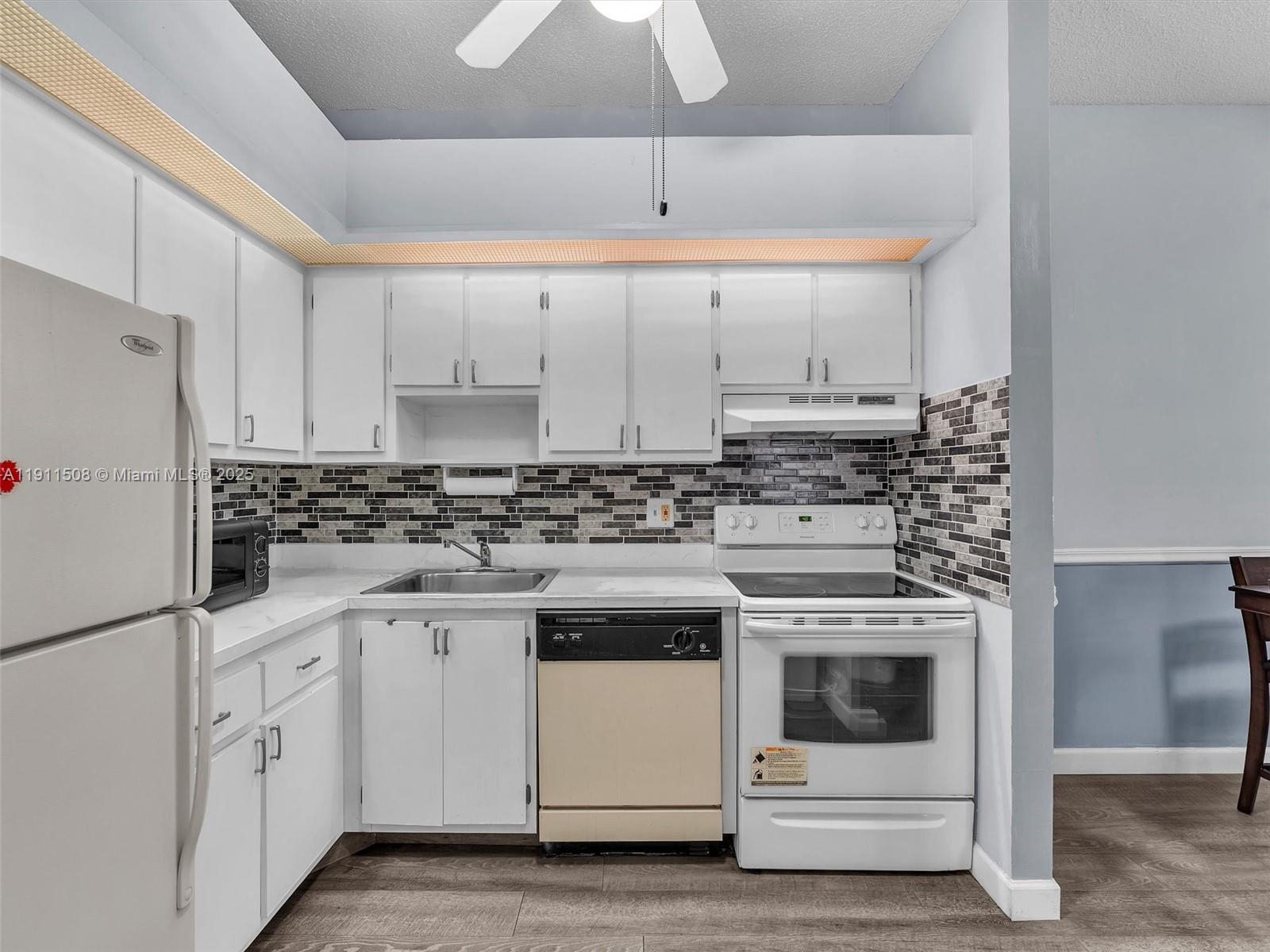 10415 E Clairmont Cir # 212