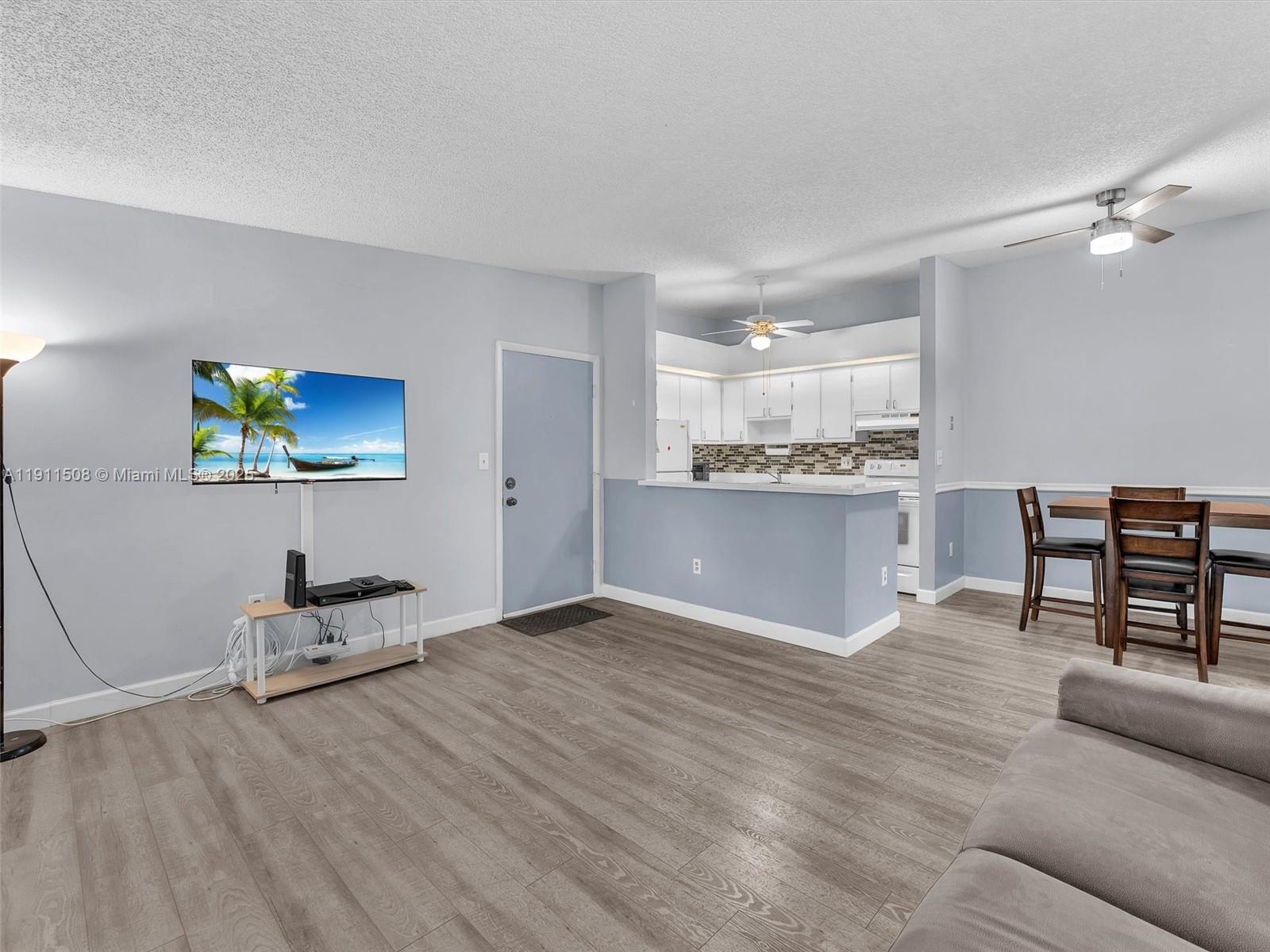 10415 E Clairmont Cir # 212