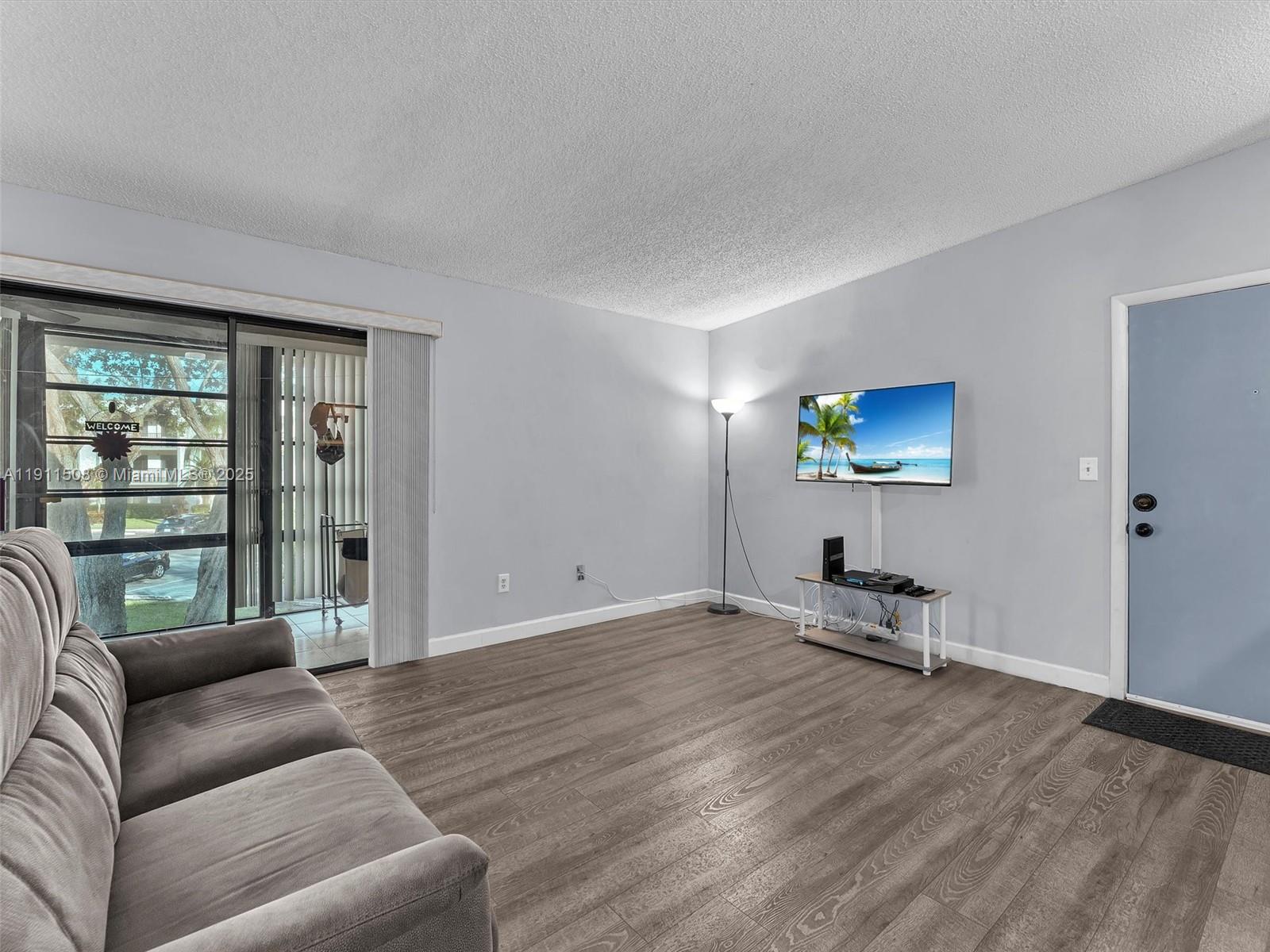 10415 E Clairmont Cir # 212
