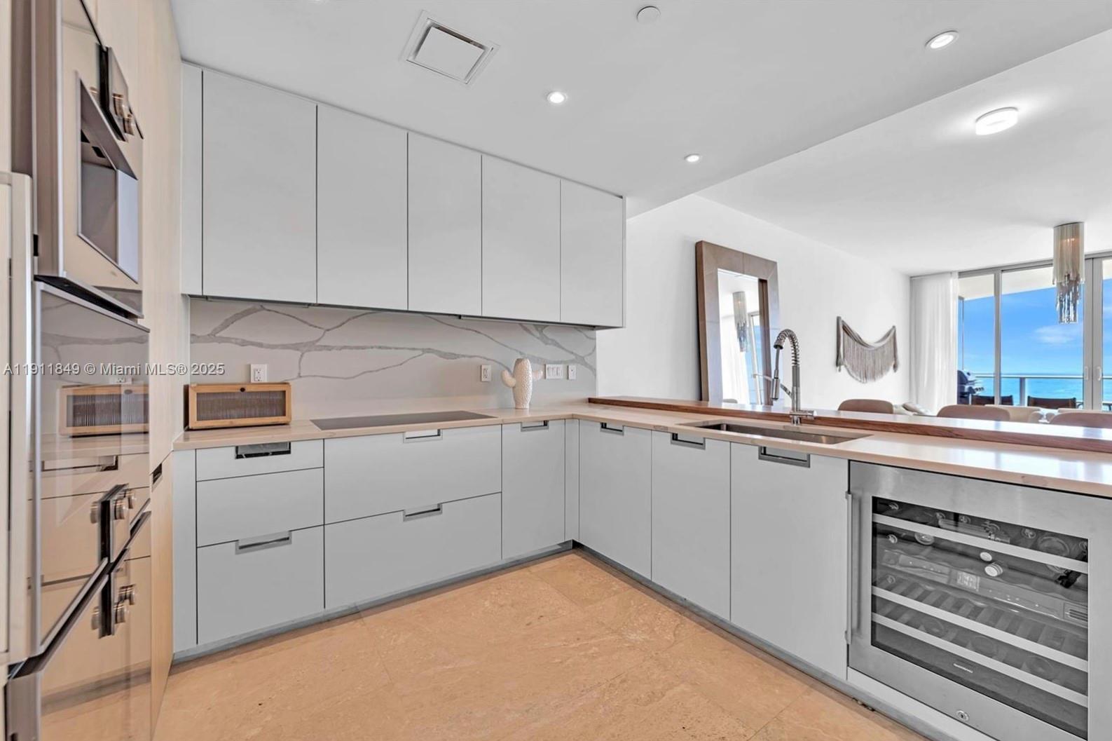 15701 Collins Ave # 703