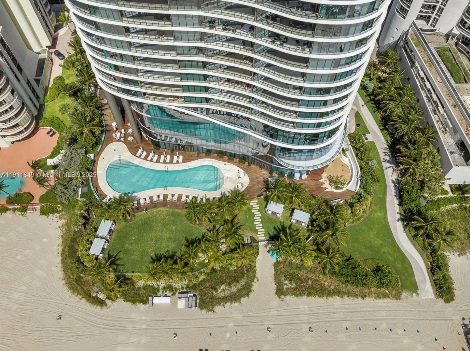 15701 Collins Ave # 703
