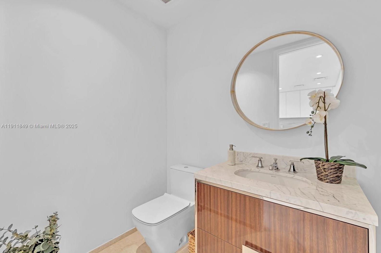15701 Collins Ave # 703