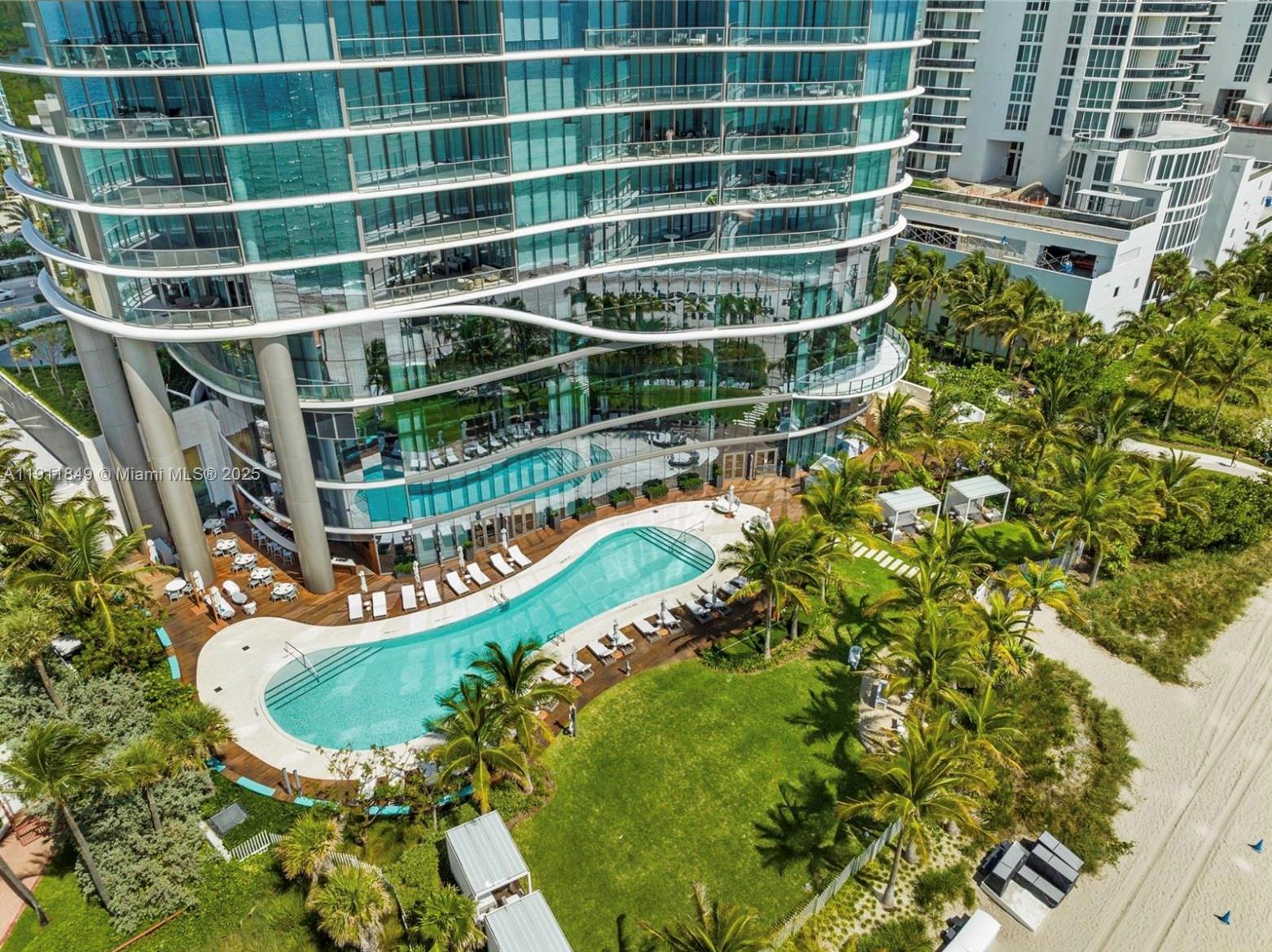 15701 Collins Ave # 703