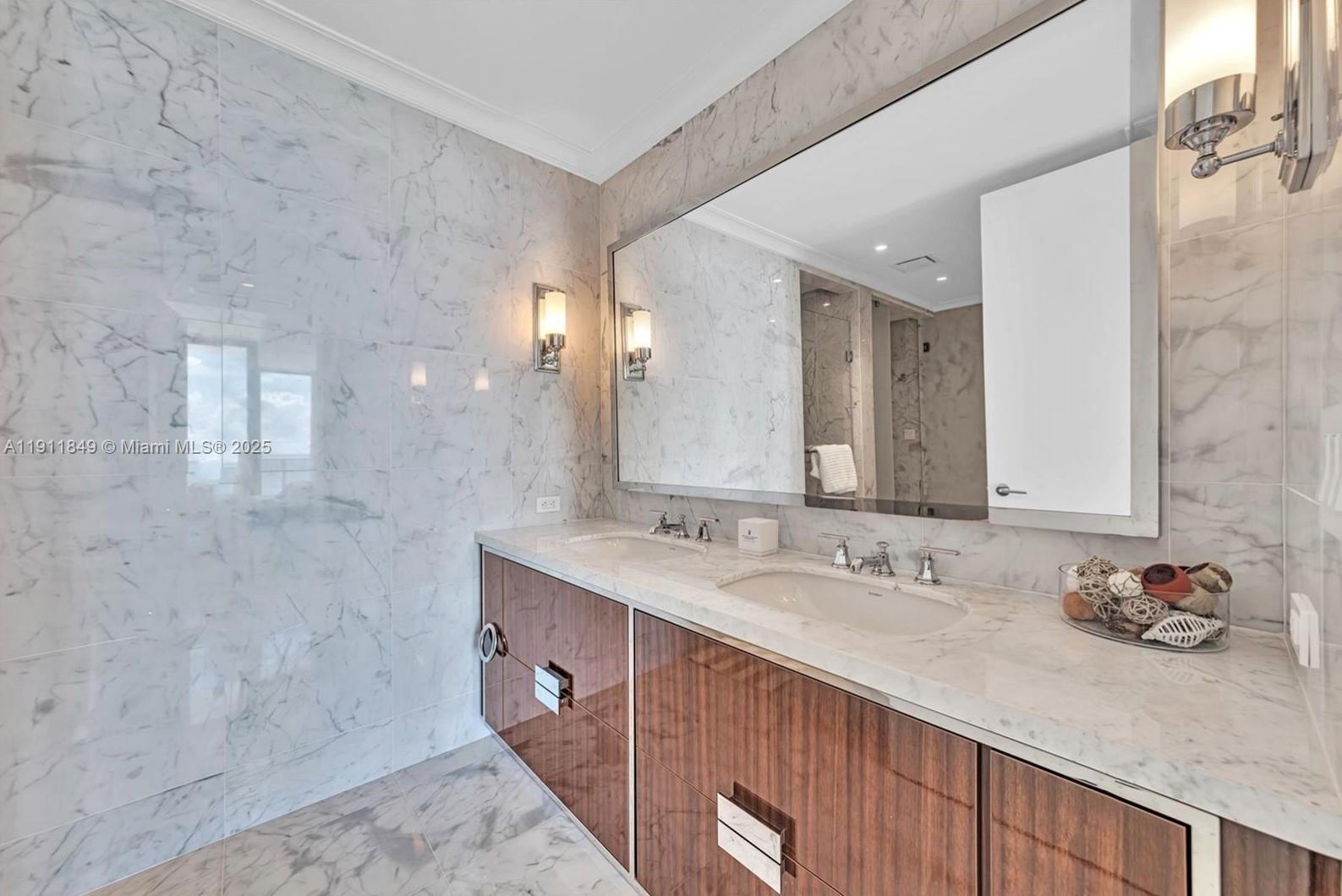 15701 Collins Ave # 703
