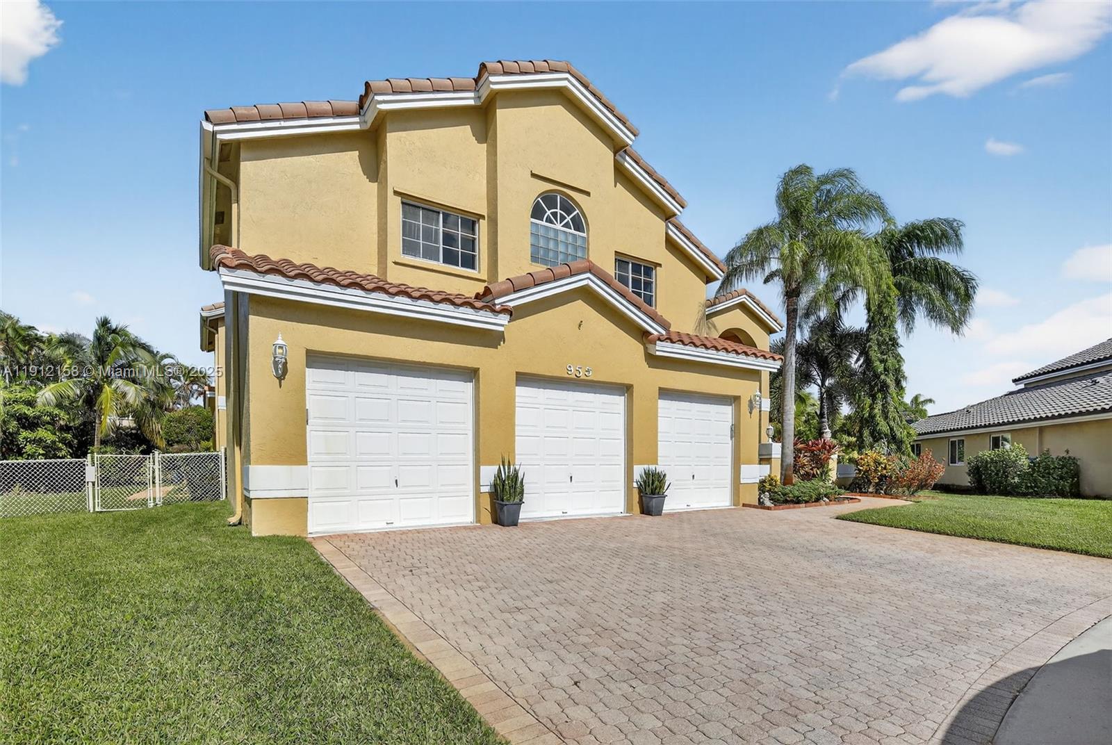 955 NW 197th Ter