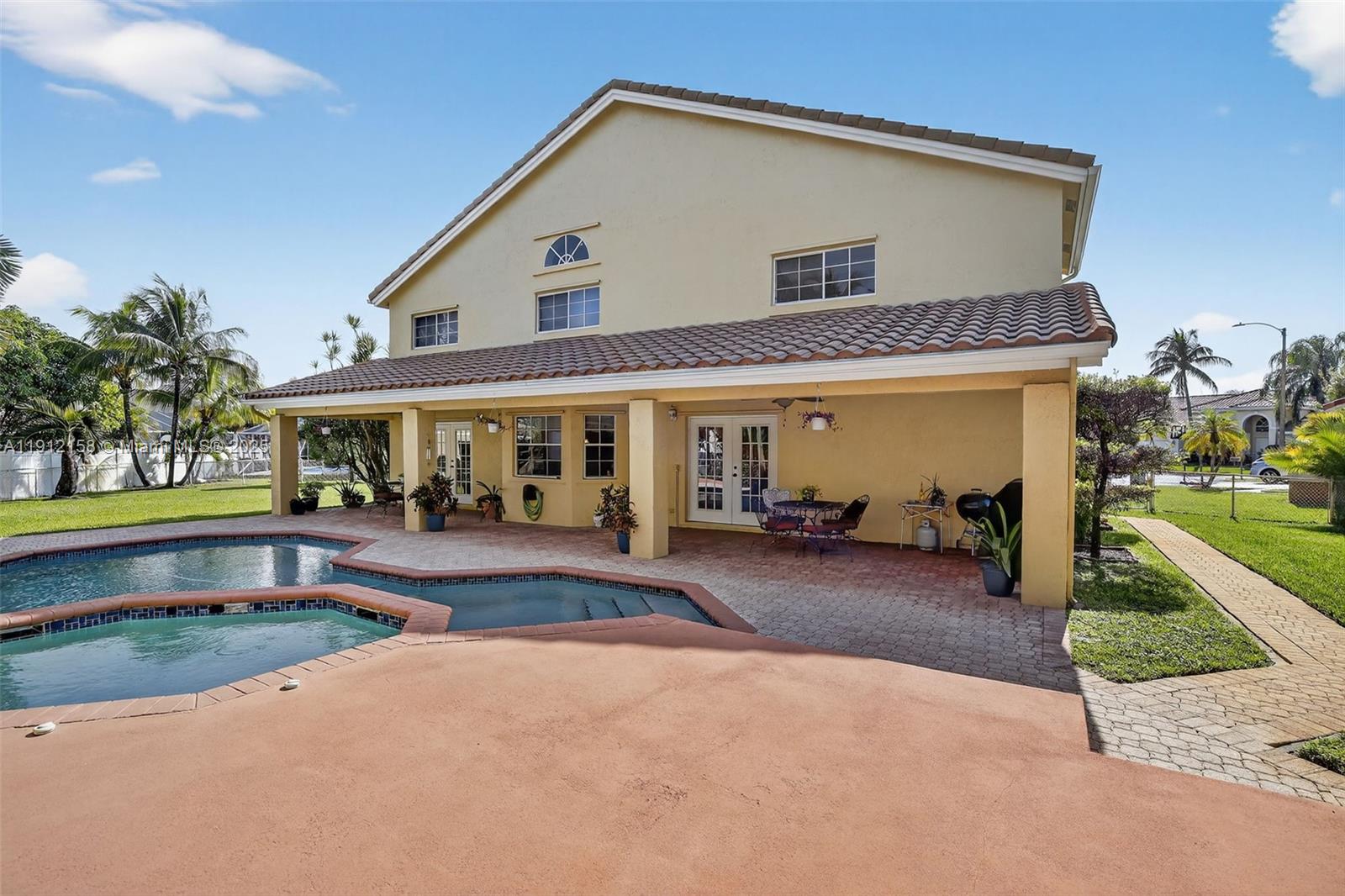 955 NW 197th Ter