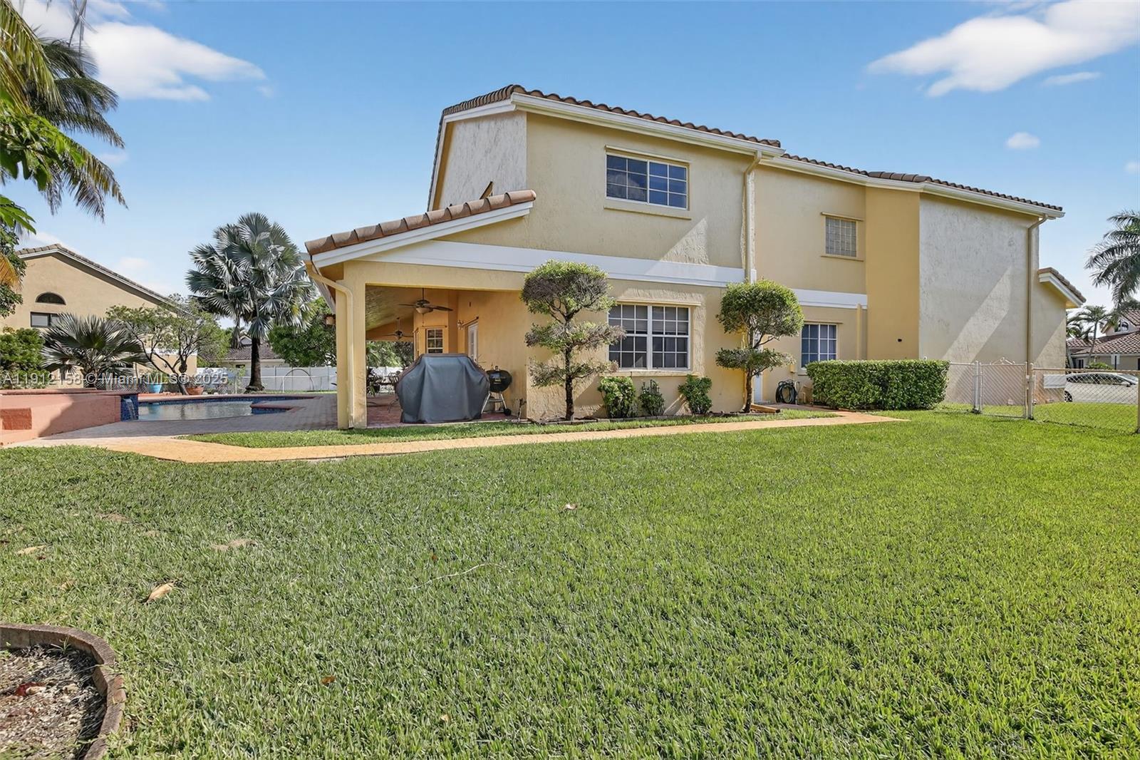 955 NW 197th Ter