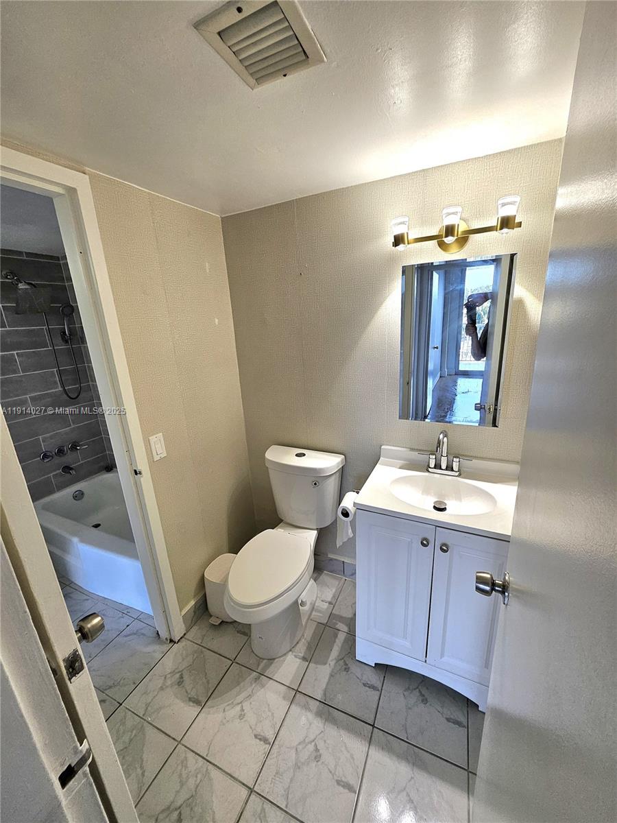 1800 NW 24th Ave # 408