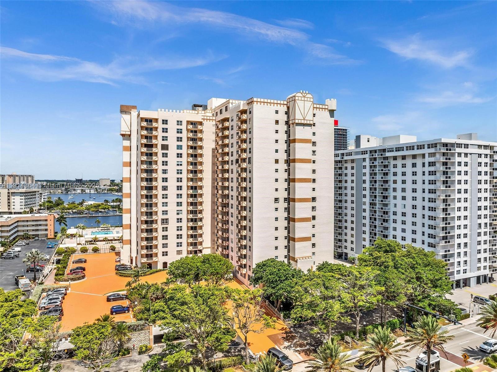 1865 S Ocean Dr # 19E