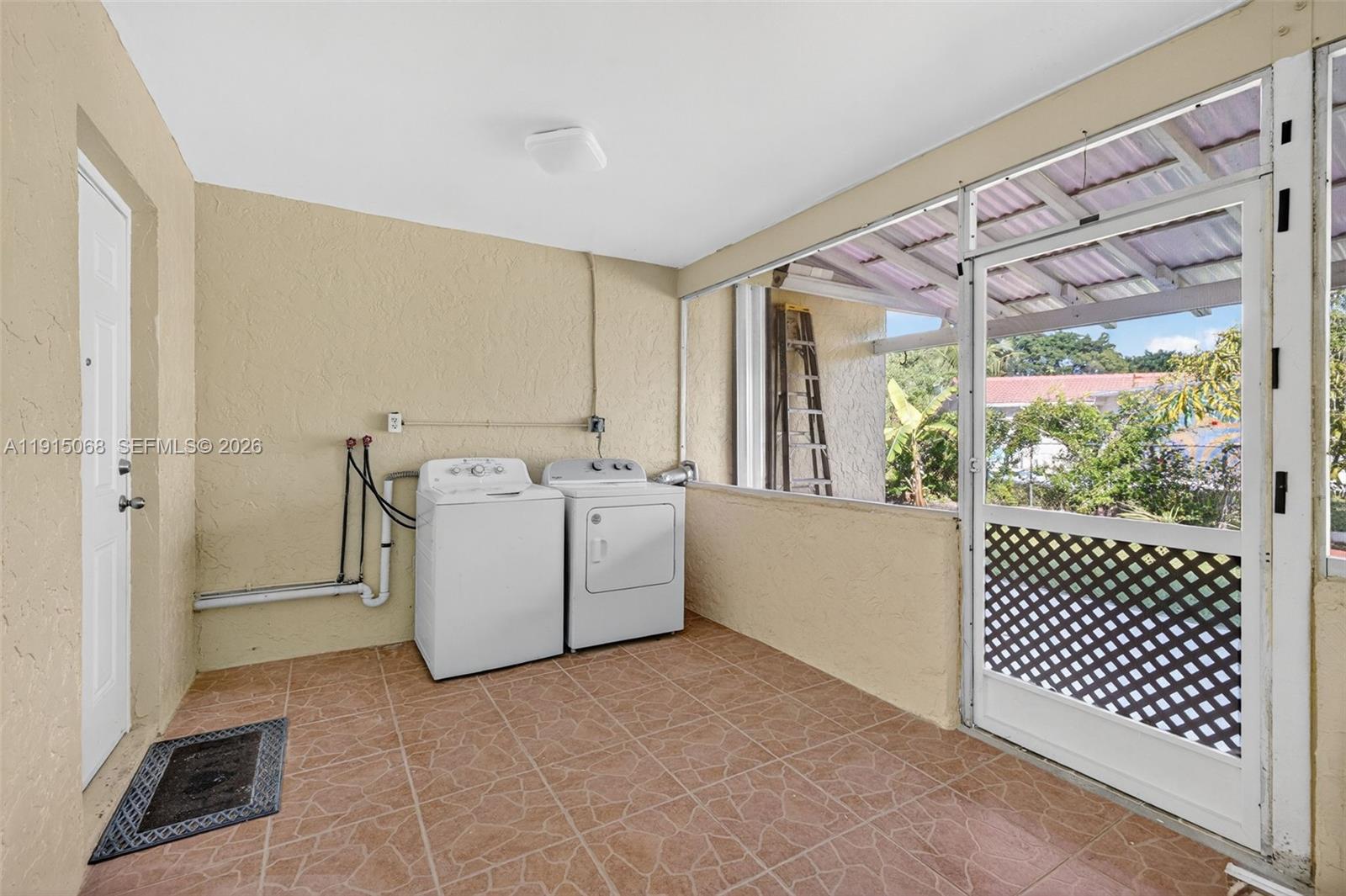 11301 NW 39th St Unit: W