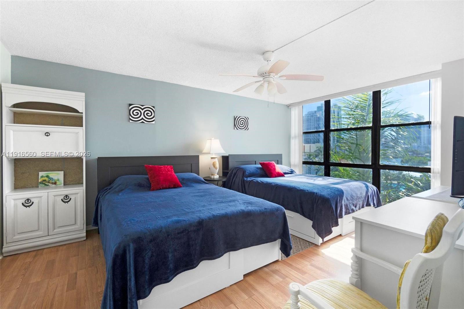 1000 Parkview Dr # 518
