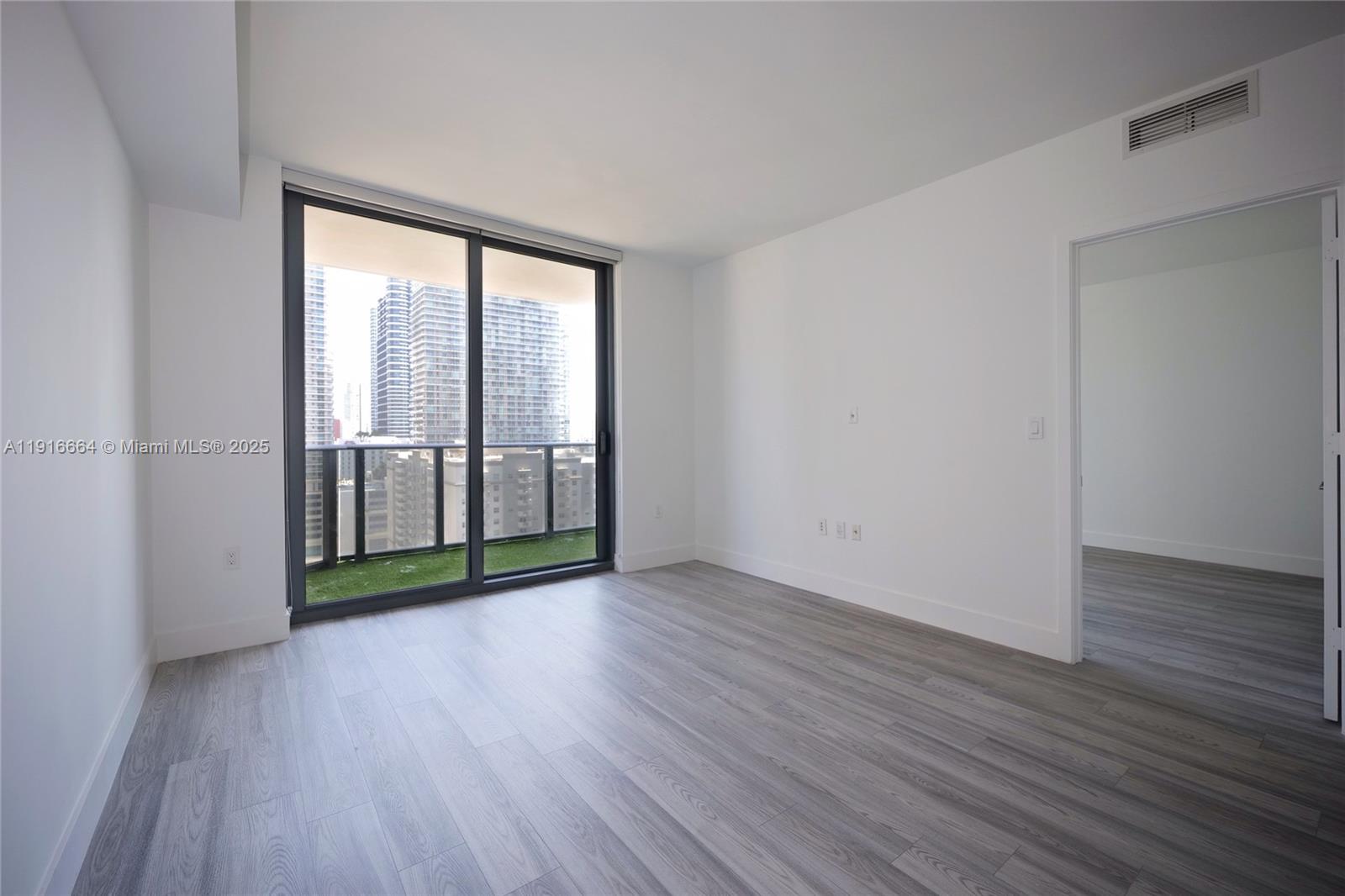 45 SW 9th St # 1504