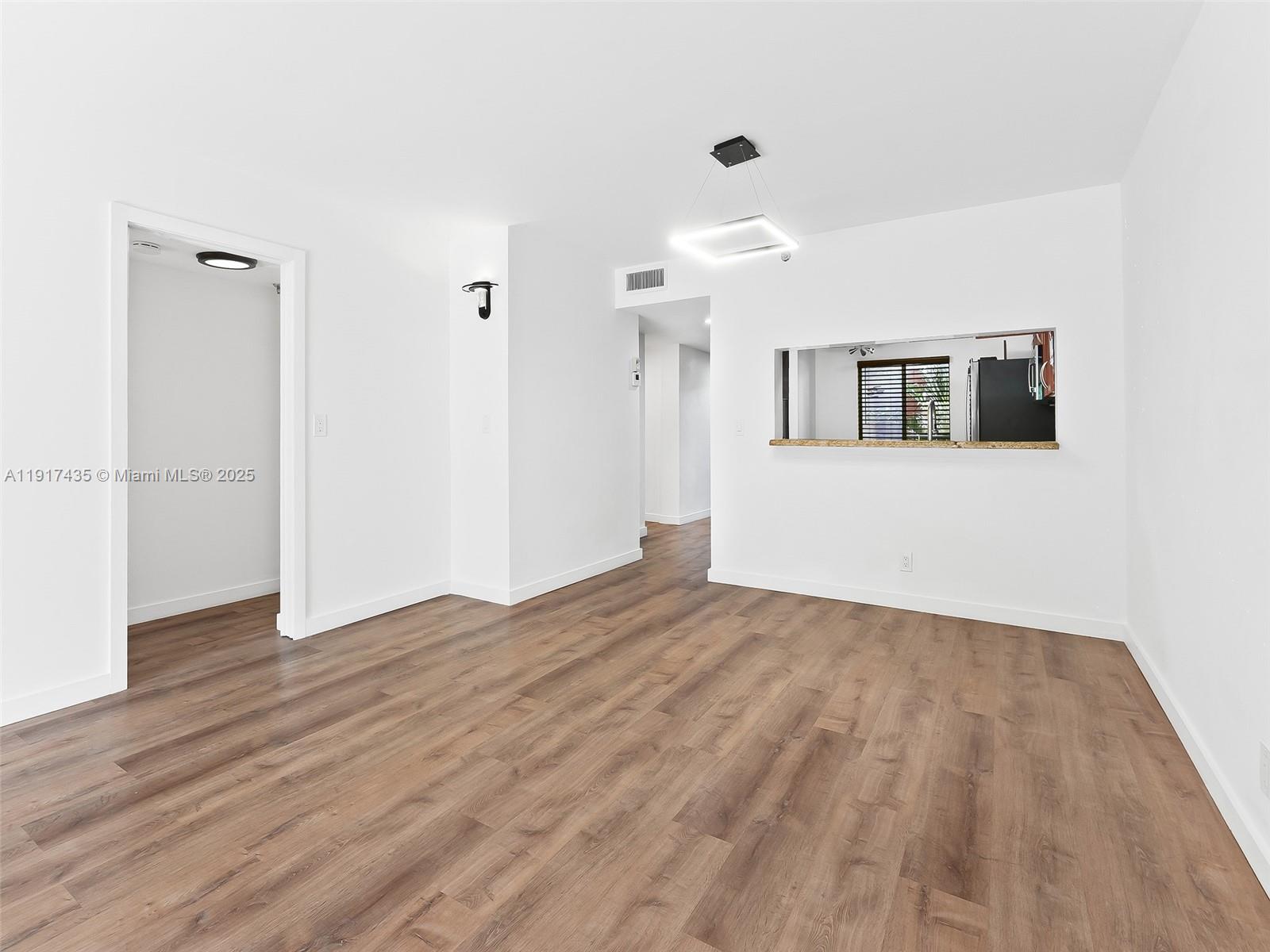 2202 S Cypress Bend Dr # 204