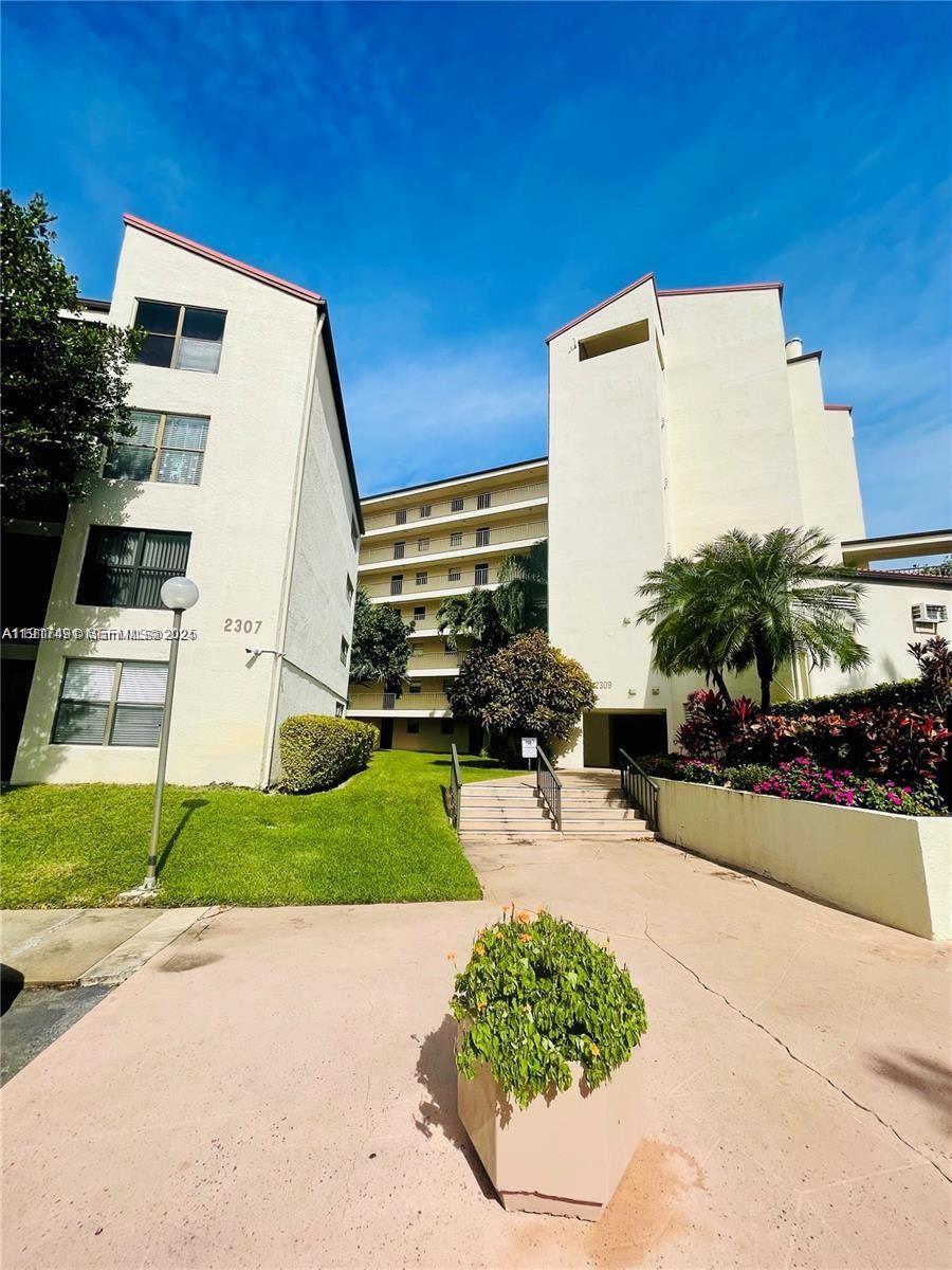 2309 S Cypress Bend Dr # 311