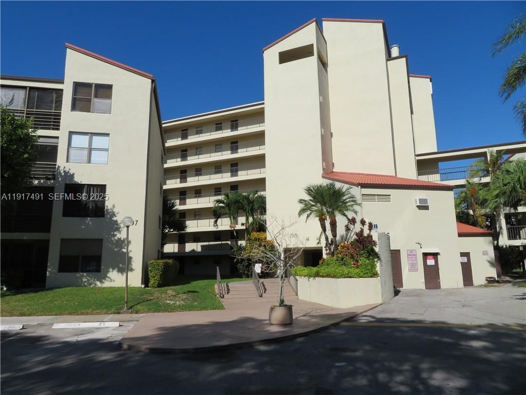 2309 S Cypress Bend Dr # 311