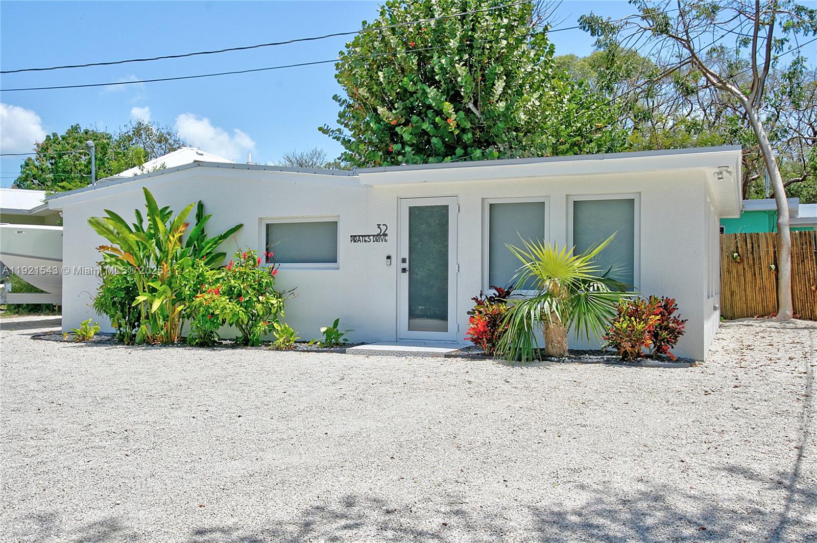 32 Pirates Dr