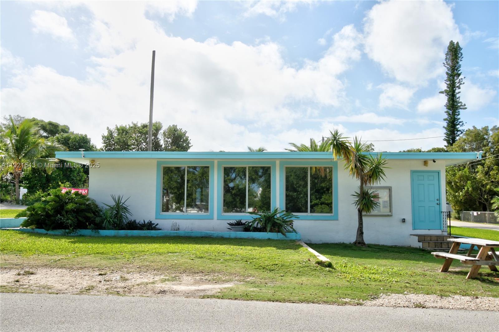 32 Pirates Dr