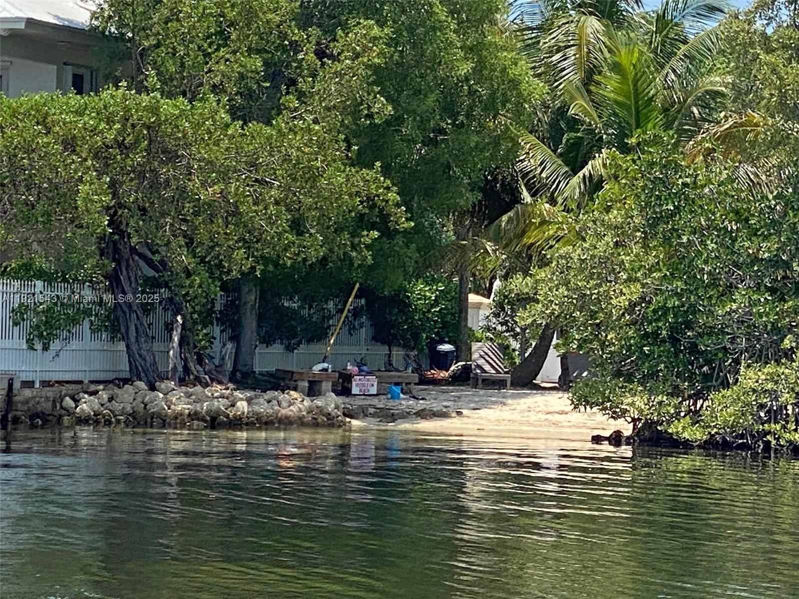 32 Pirates Dr