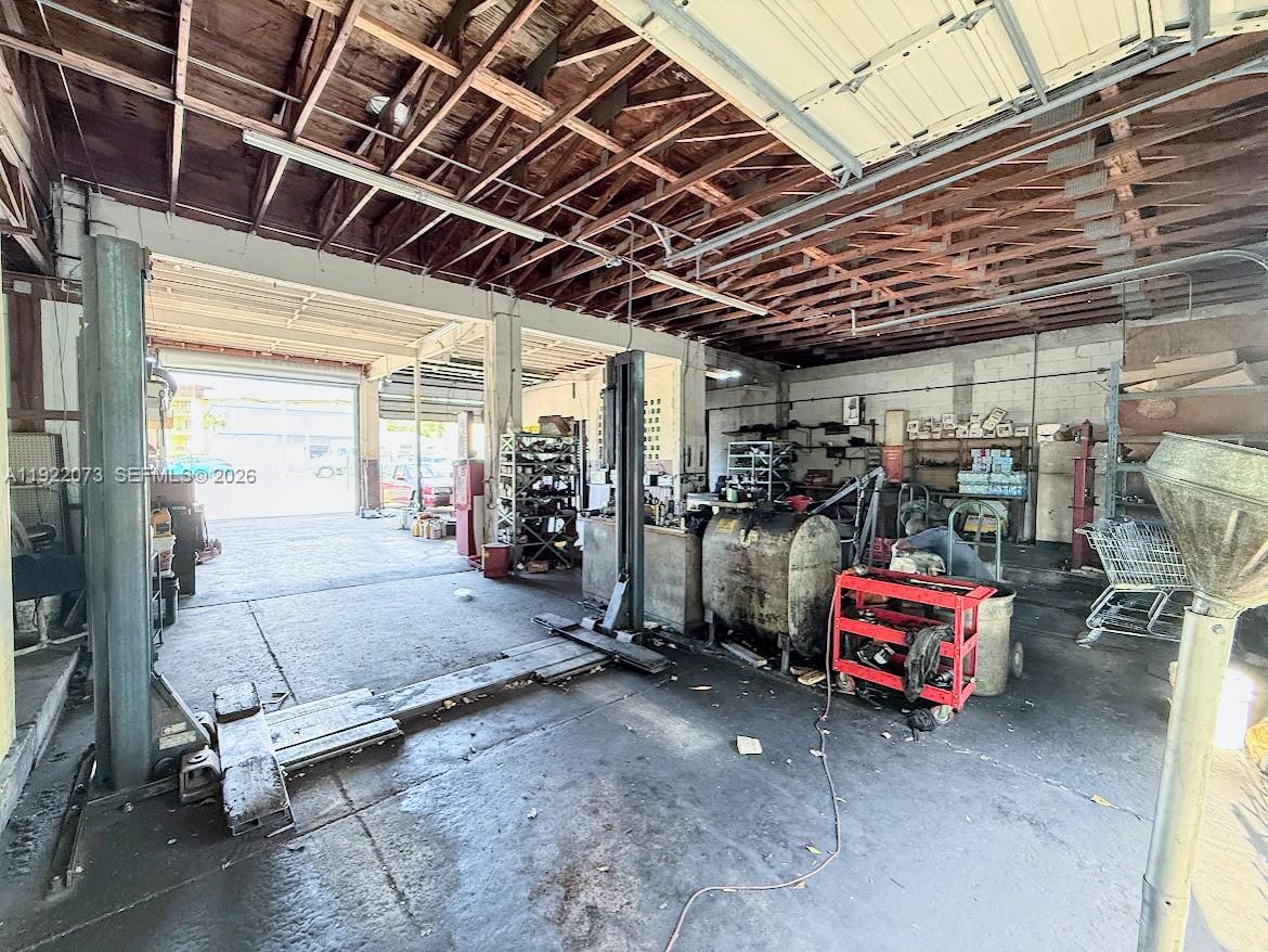 11851 W Dixie Hwy