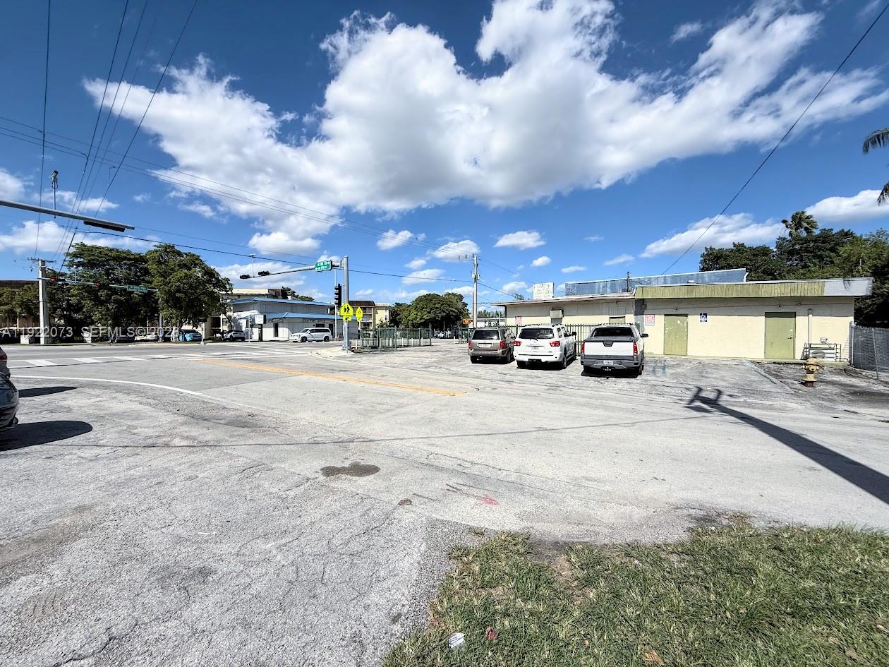 11851 W Dixie Hwy