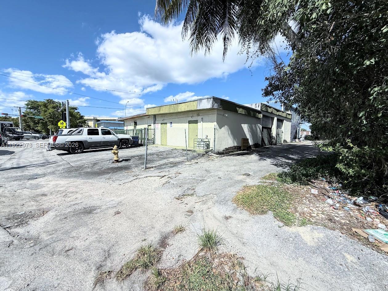 11851 W Dixie Hwy