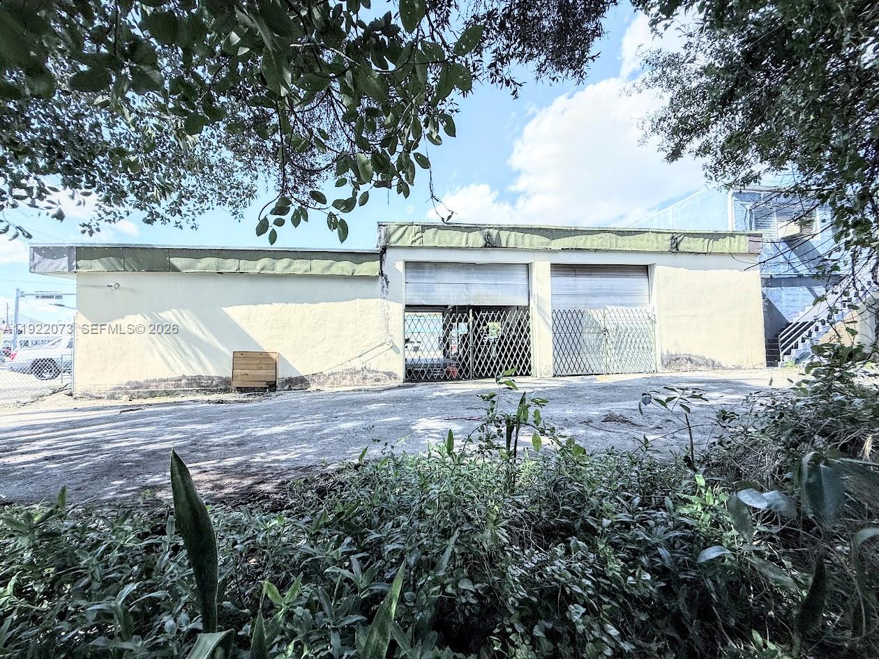 11851 W Dixie Hwy