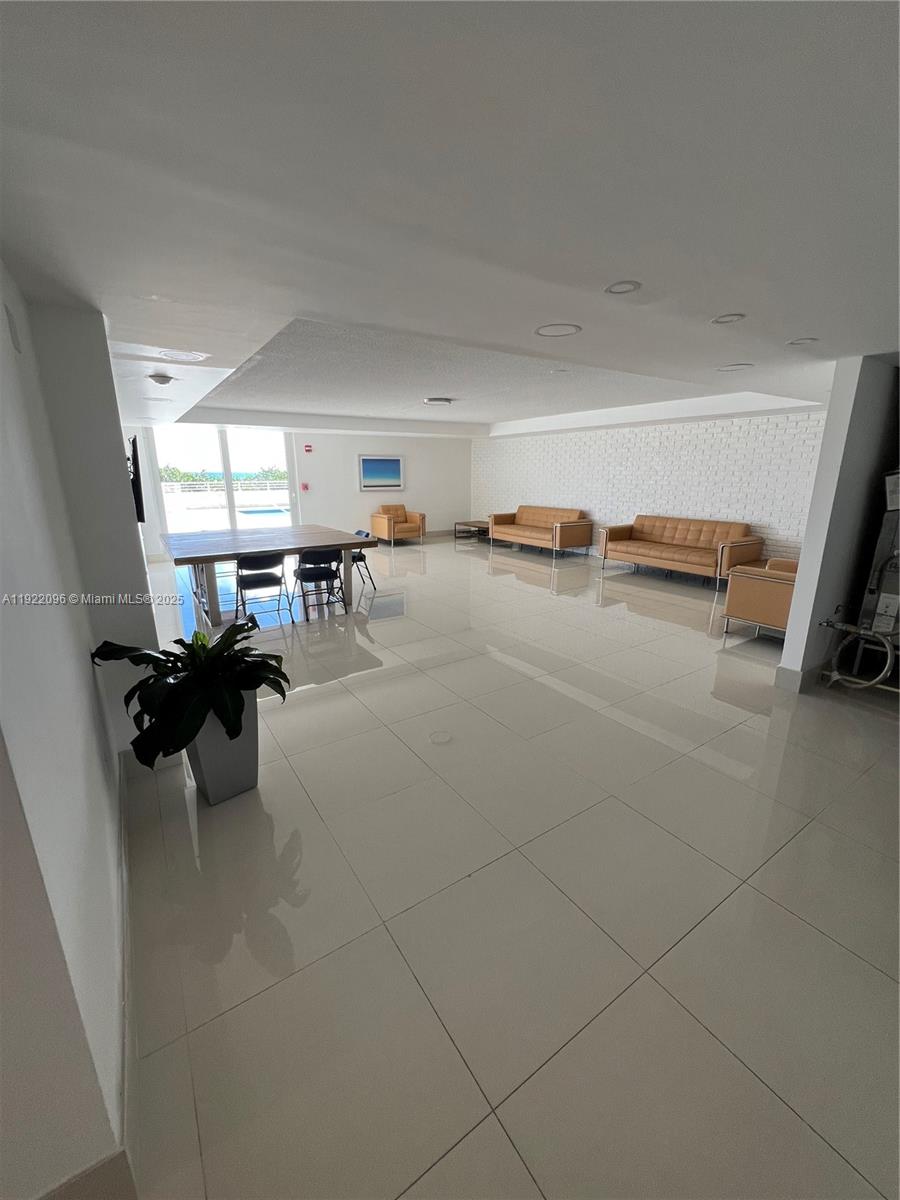 345 Ocean Dr # 523