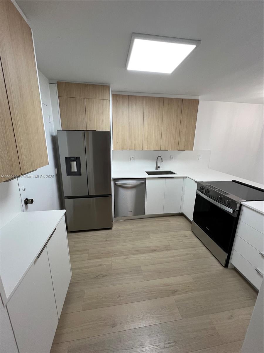 345 Ocean Dr # 523