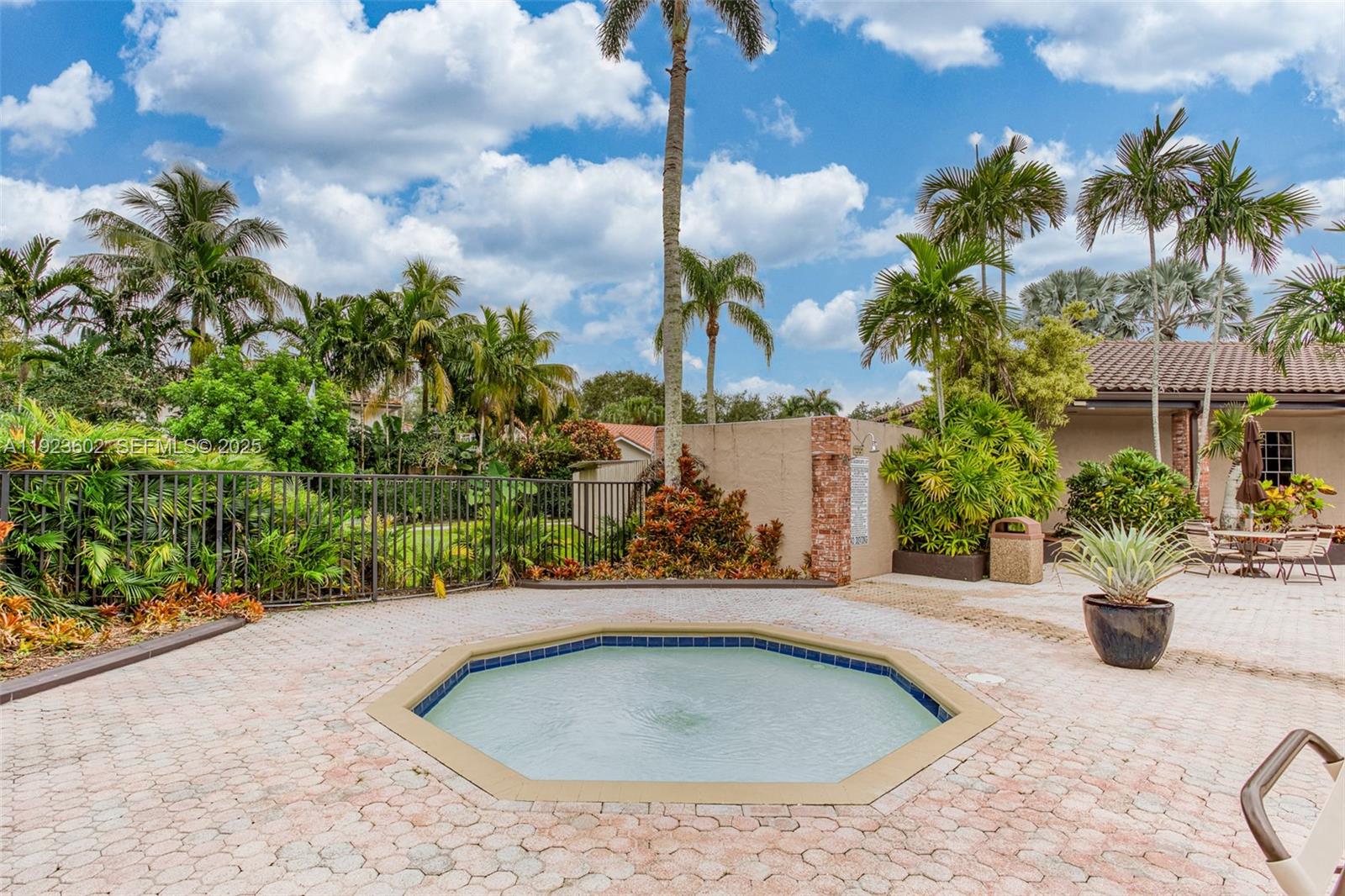 10935 Neptune Dr